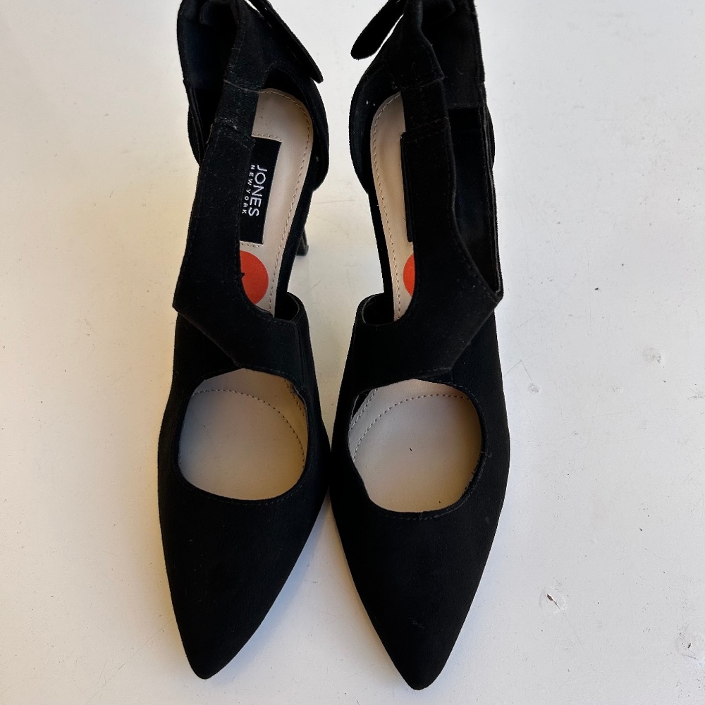 Jones New York Signature Close toe Zipper Back Black Heels Sandals Size 7